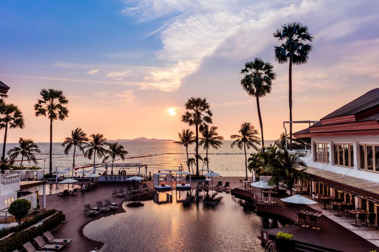 Pullman Pattaya Hotel G - SHA Plus Certified Dış mekan fotoğraf Sunset at the Royal Paradise Hotel & Spa