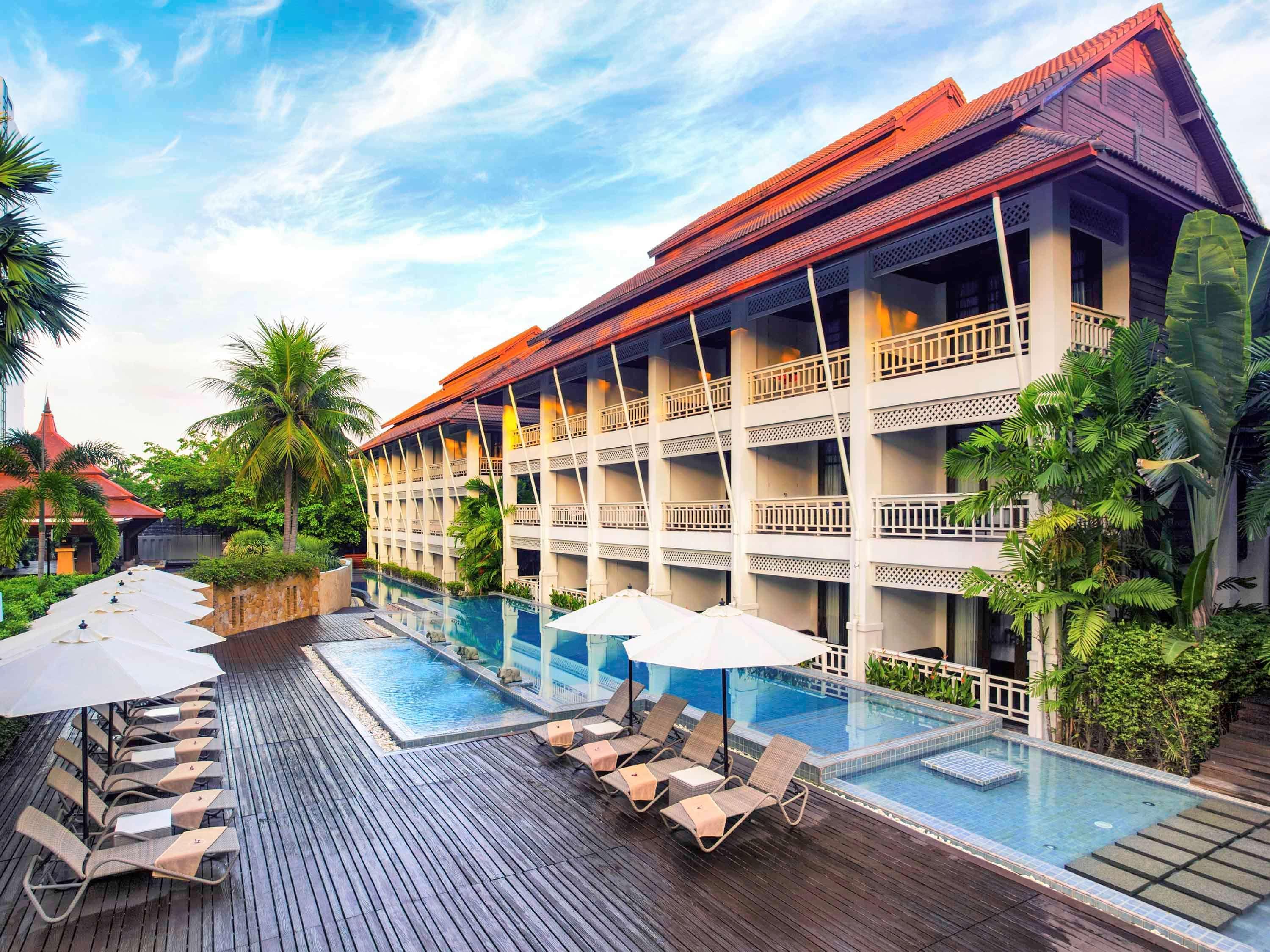 Pullman Pattaya Hotel G - SHA Plus Certified Dış mekan fotoğraf The Royal Paradise Hotel and Spa