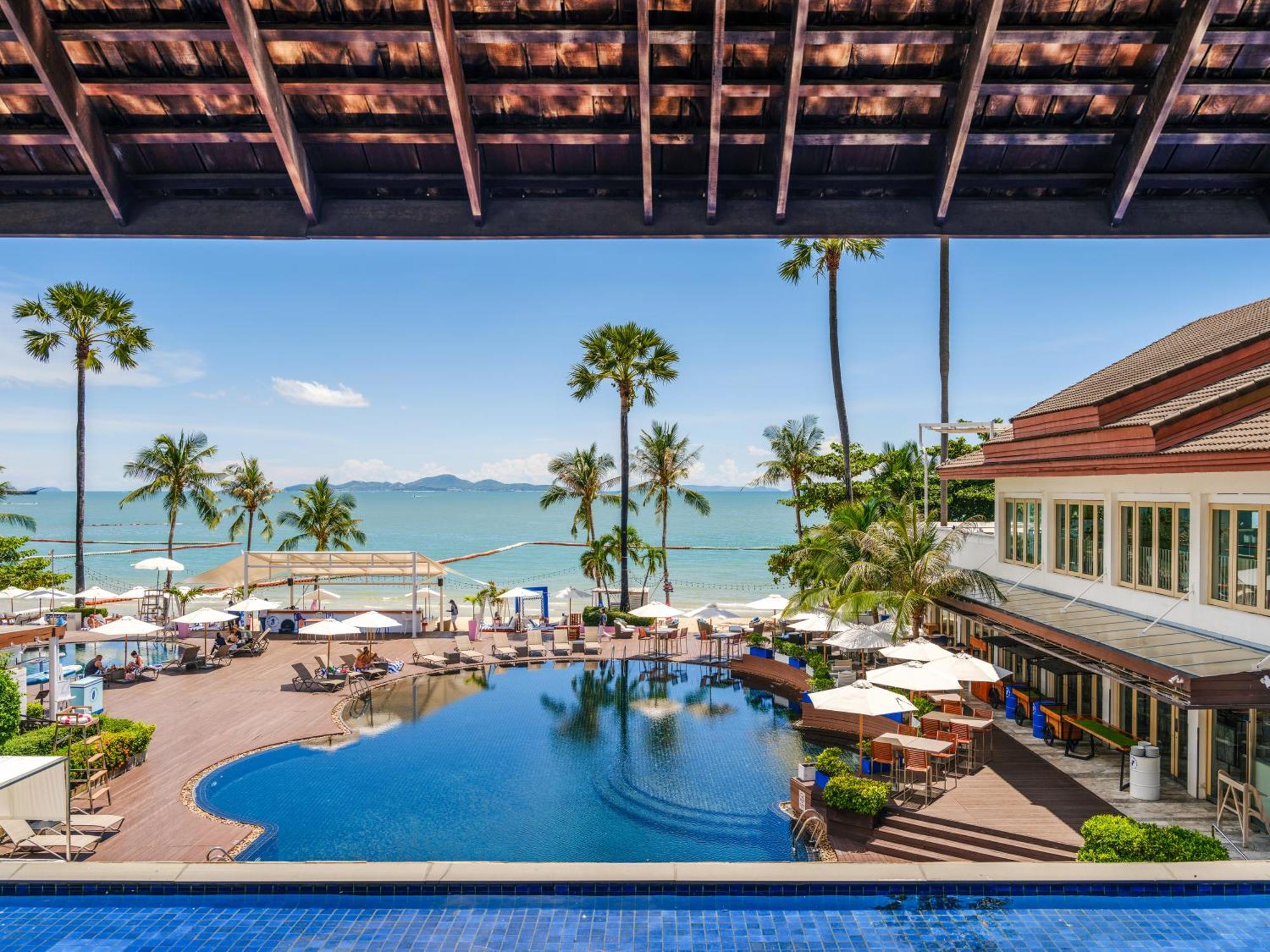 Pullman Pattaya Hotel G - SHA Plus Certified Dış mekan fotoğraf The Royal Paradise Hotel & Spa