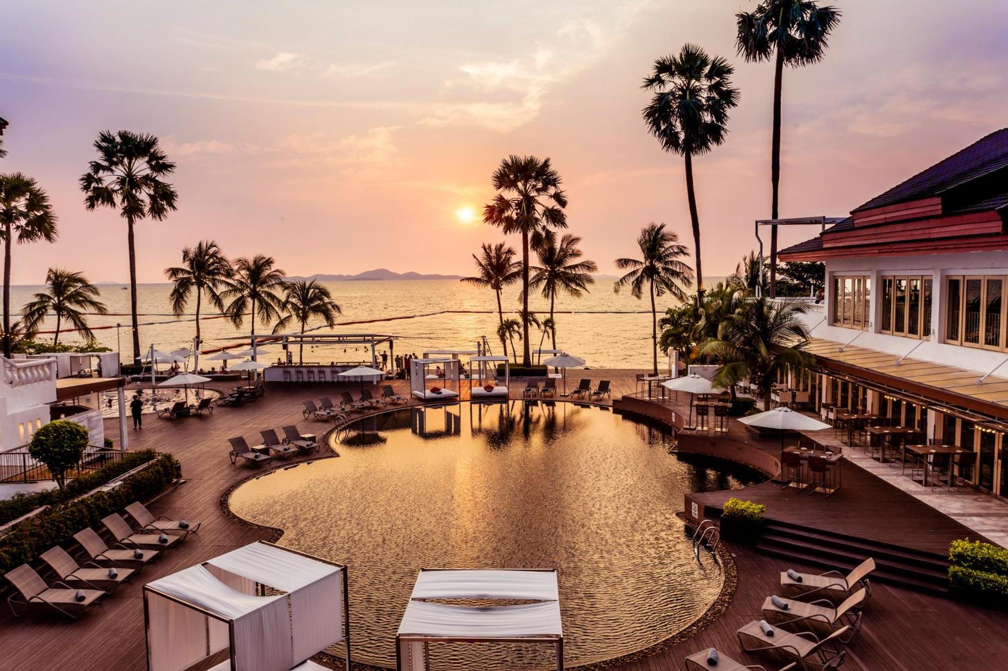 Pullman Pattaya Hotel G - SHA Plus Certified Dış mekan fotoğraf The beach at the Royal Paradise Hotel & Spa