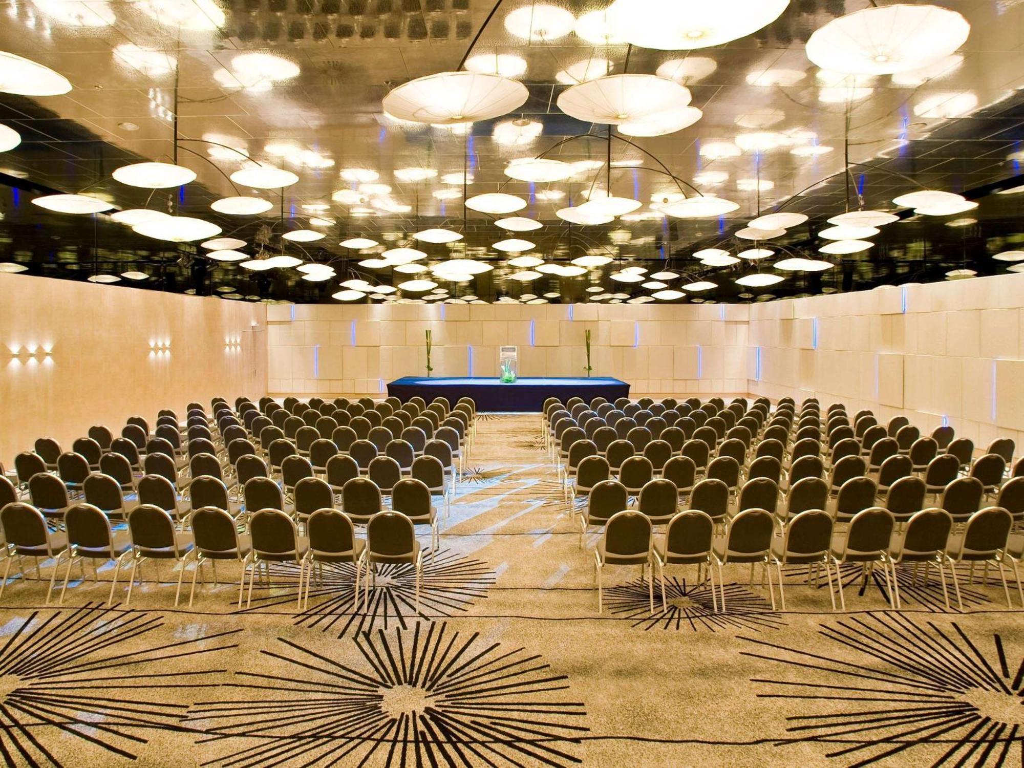 Pullman Pattaya Hotel G - SHA Plus Certified Dış mekan fotoğraf The ballroom