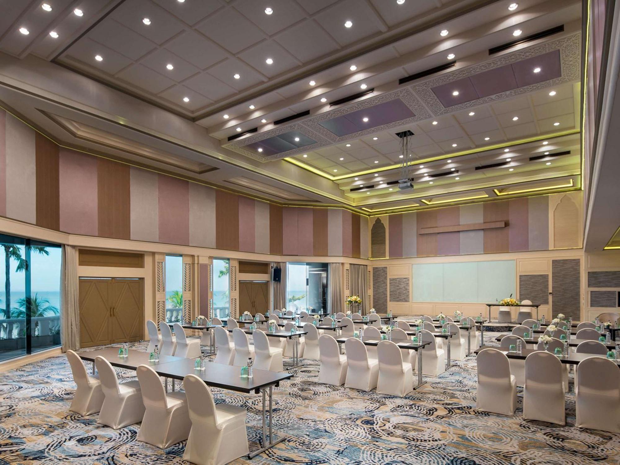 Pullman Pattaya Hotel G - SHA Plus Certified Dış mekan fotoğraf The ballroom