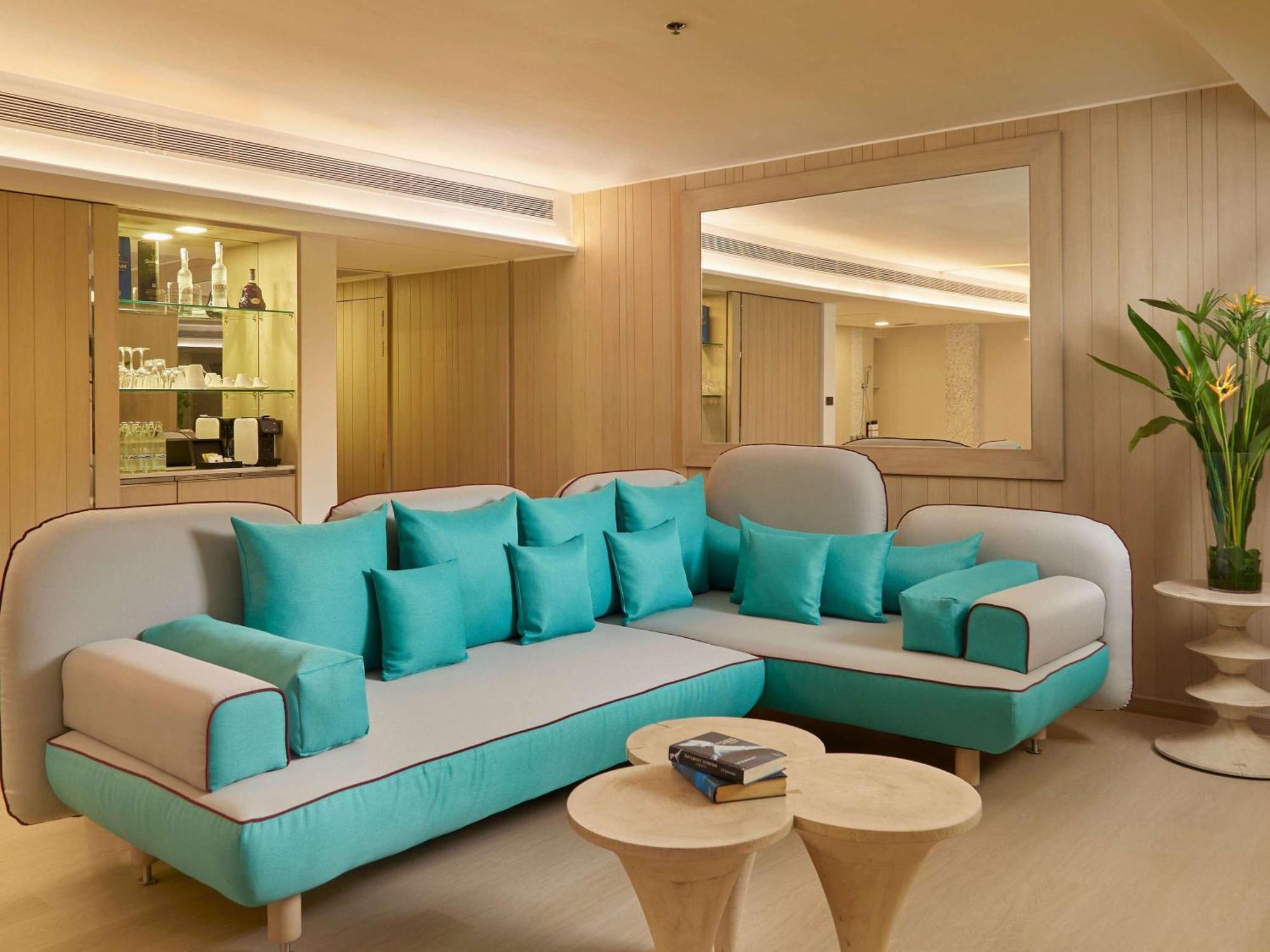 Pullman Pattaya Hotel G - SHA Plus Certified Dış mekan fotoğraf A living room at The Park, Hyderabad