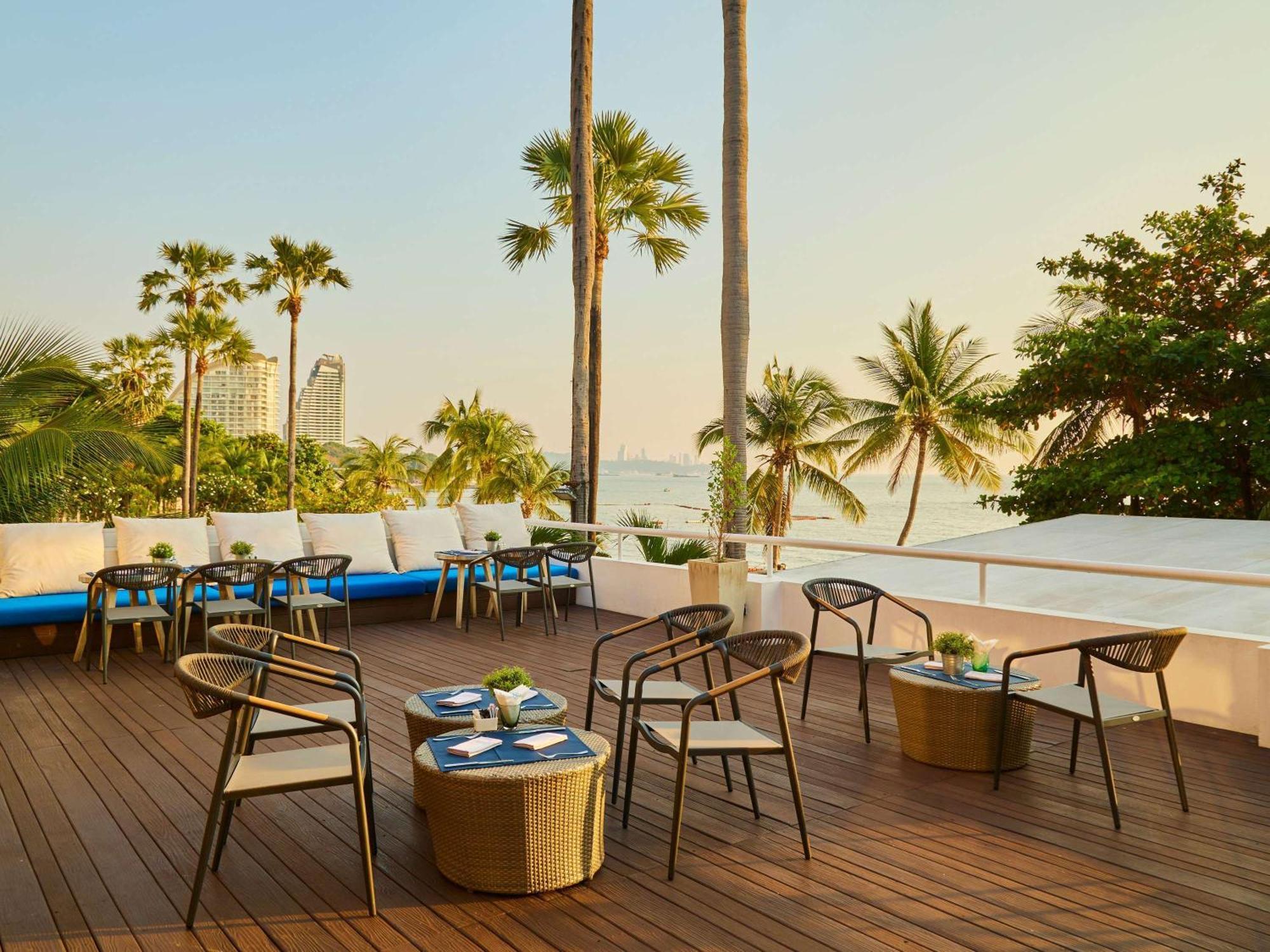 Pullman Pattaya Hotel G - SHA Plus Certified Dış mekan fotoğraf The Deck